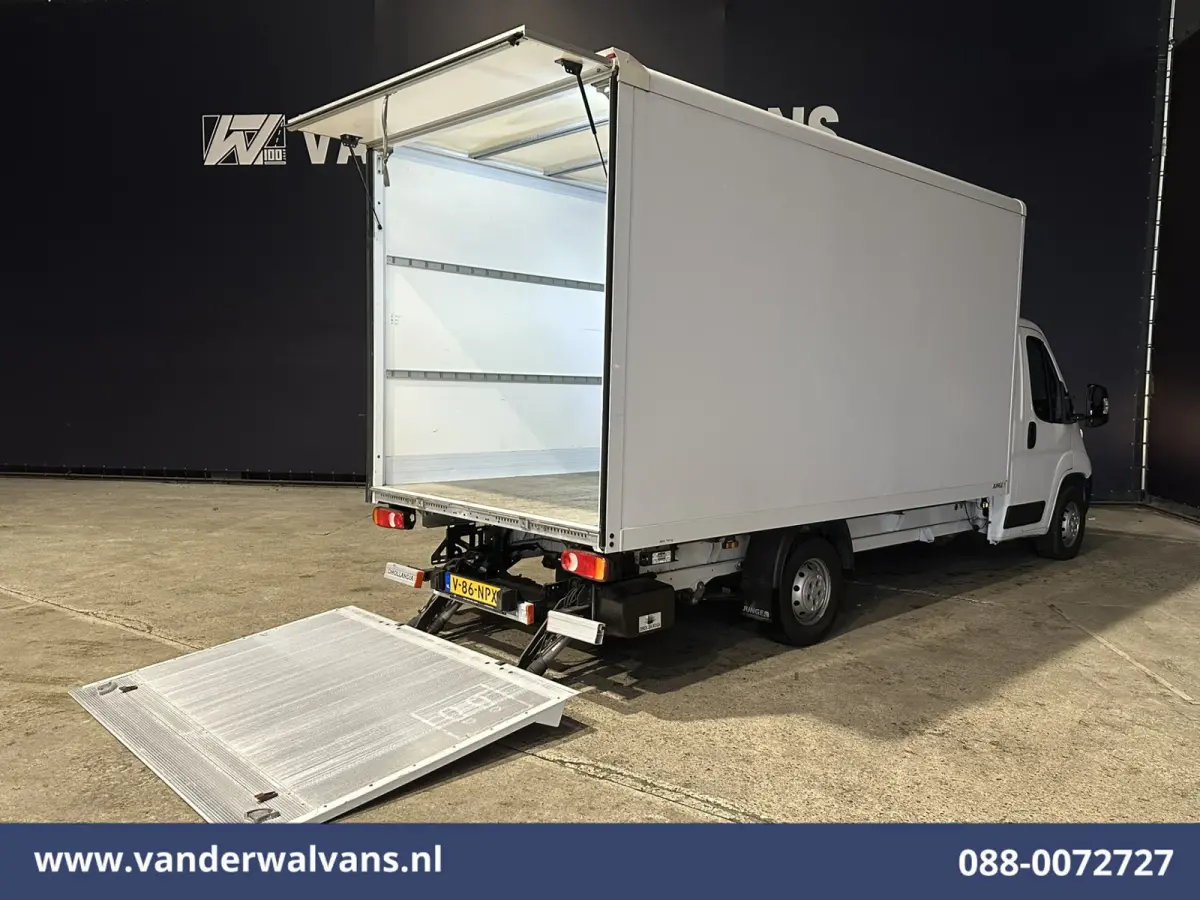 2.2 BlueHDi 141pk Bakwagen 436cm Lang Laadklep Euro6 Airco | 1075kg laadvermogen Bijrijdersbank