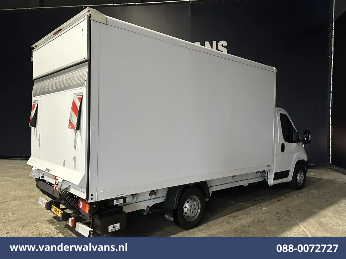 2.2 BlueHDi 141pk Bakwagen 436cm Lang Laadklep Euro6 Airco | 1075kg laadvermogen Bijrijdersbank