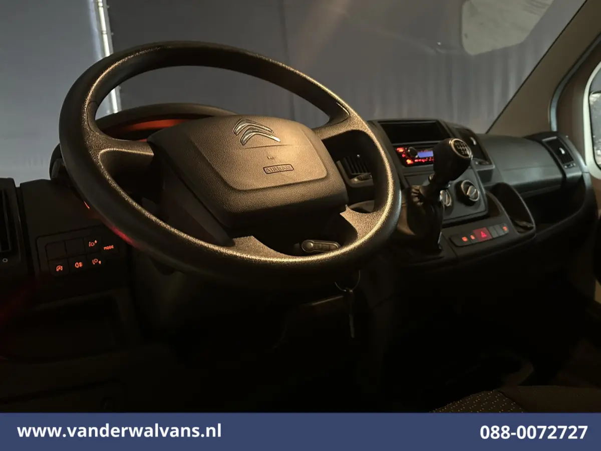 2.2 BlueHDi 141pk Bakwagen 436cm Lang Laadklep Euro6 Airco | 1075kg laadvermogen Bijrijdersbank