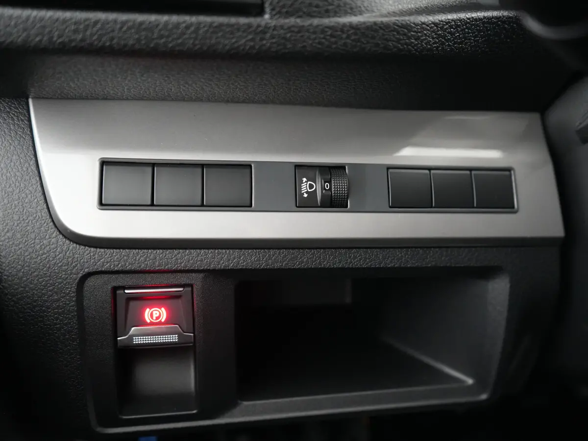 L3 75kWh | 16" stalen velgen | ECall: Peugeot Connect SOS & Assistance | Elektrisch bedienbare en verwarmbare buitenspiegels