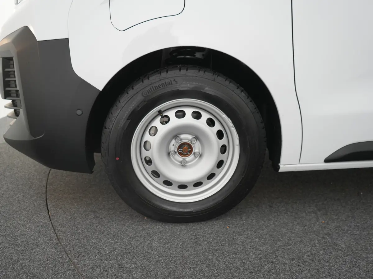 L3 75kWh | 16" stalen velgen | ECall: Peugeot Connect SOS & Assistance | Elektrisch bedienbare en verwarmbare buitenspiegels