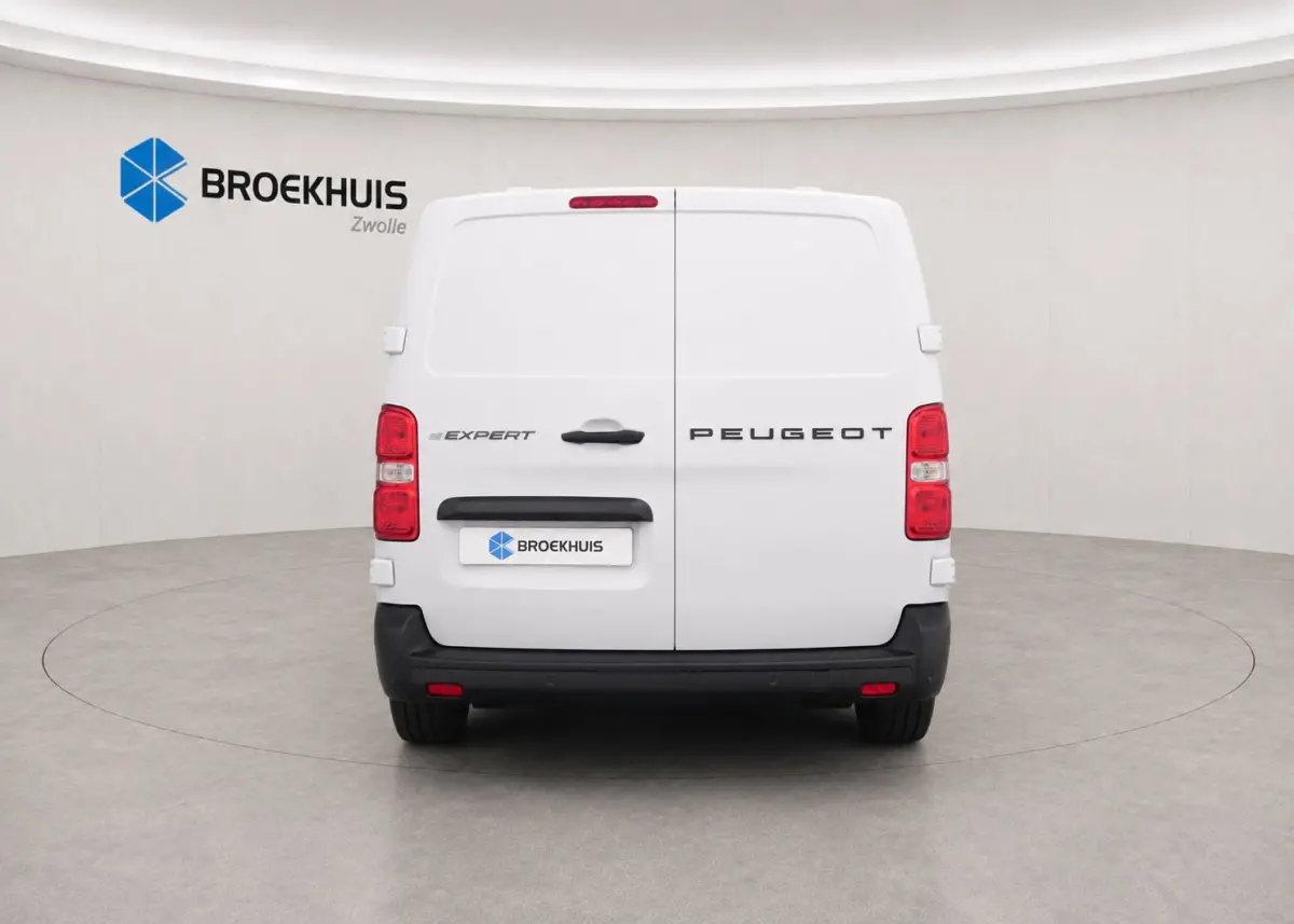 L3 75kWh | 16" stalen velgen | ECall: Peugeot Connect SOS & Assistance | Elektrisch bedienbare en verwarmbare buitenspiegels