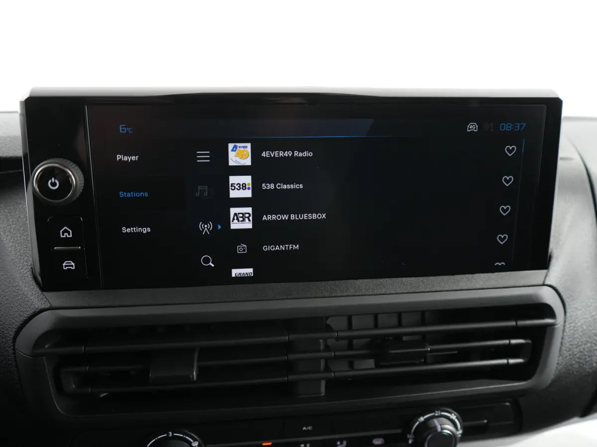 L3 75kWh | 16" stalen velgen | ECall: Peugeot Connect SOS & Assistance | Elektrisch bedienbare en verwarmbare buitenspiegels