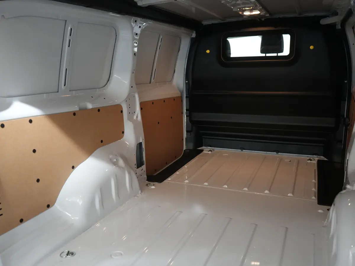 L3 75kWh | 16" stalen velgen | ECall: Peugeot Connect SOS & Assistance | Elektrisch bedienbare en verwarmbare buitenspiegels