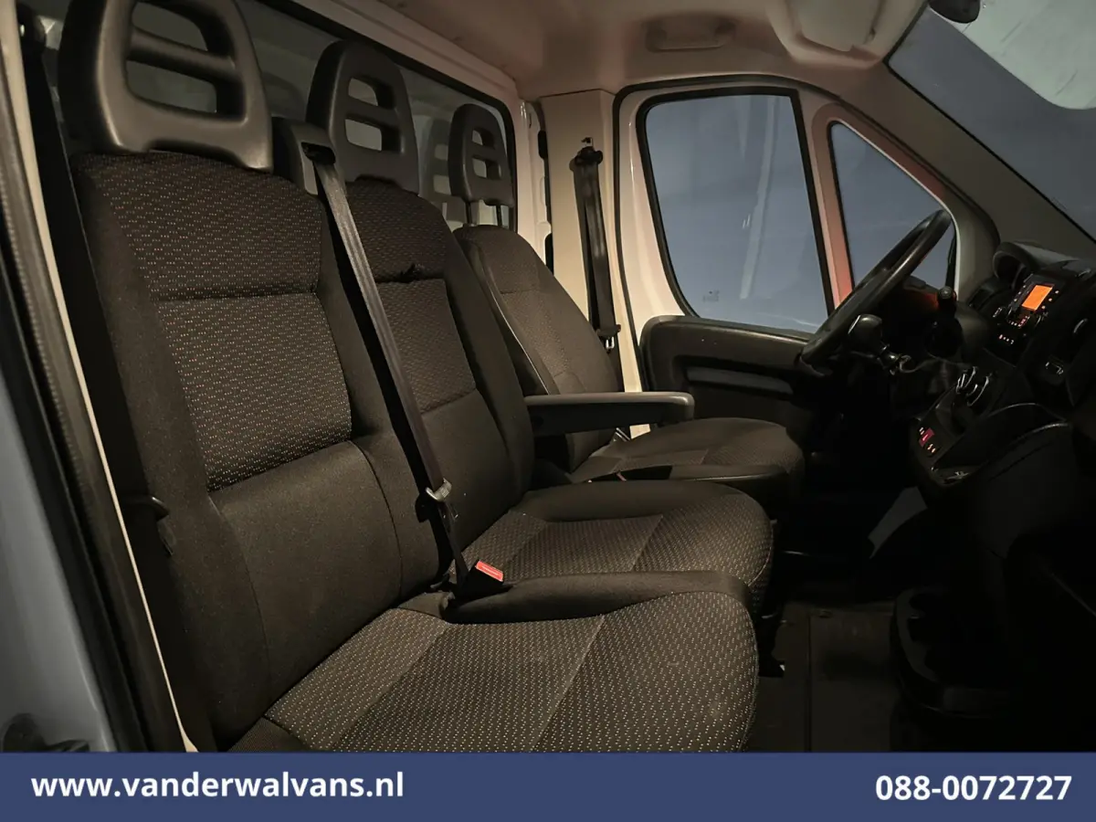 2.2 BlueHDi 141pk Bakwagen 435cm Lang Laadklep Euro6 Airco | 1055kg laadvermogen | Cruisecontrol Bijrijdersbank