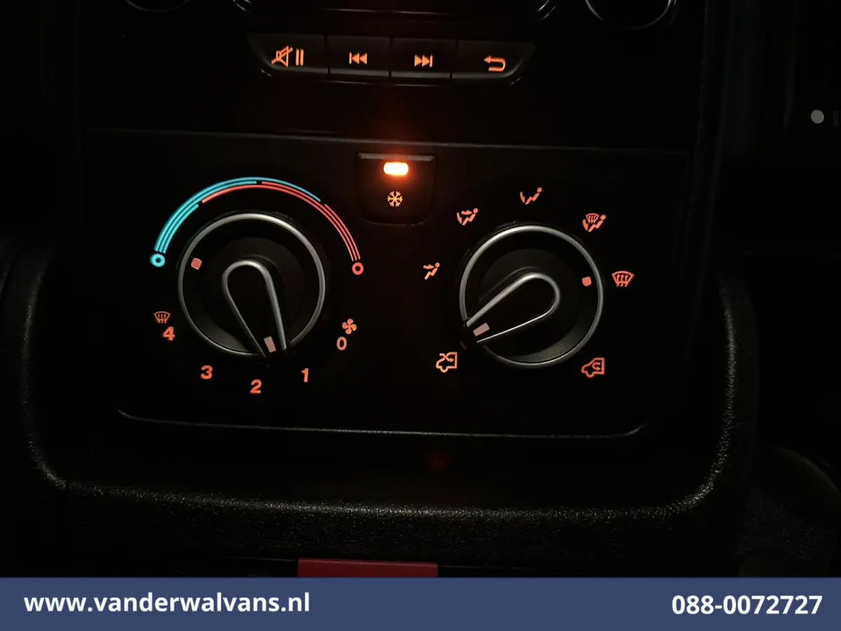 2.2 BlueHDi 141pk Bakwagen 435cm Lang Laadklep Euro6 Airco | 1055kg laadvermogen | Cruisecontrol Bijrijdersbank
