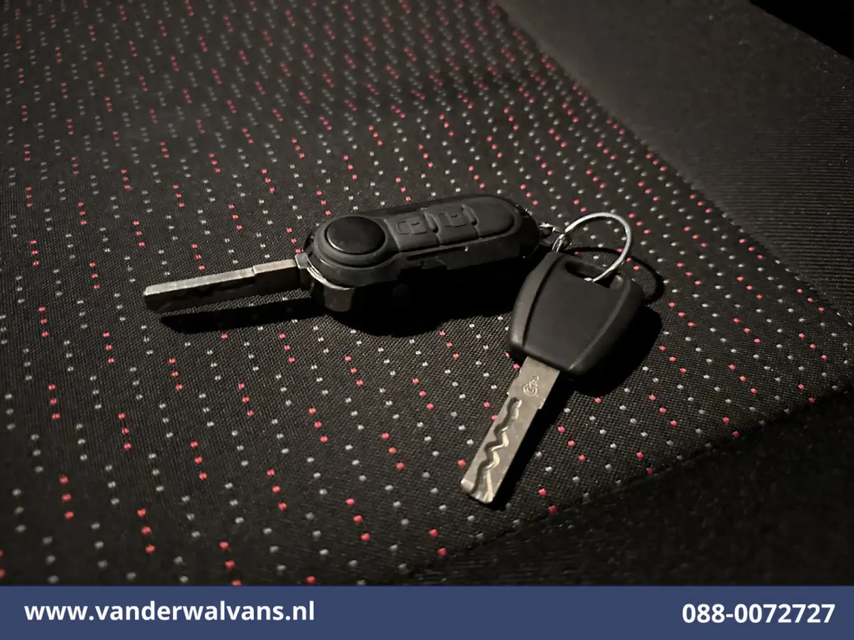 2.2 BlueHDi 141pk Bakwagen 435cm Lang Laadklep Euro6 Airco | 1085kg laadvermogen | Cruisecontrol Bijrijdersbank