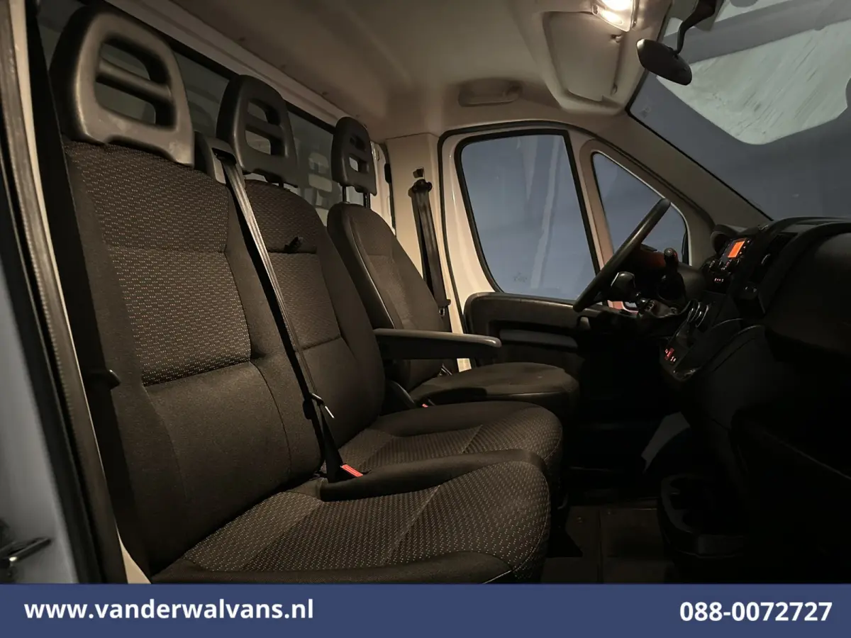 2.2 BlueHDi 141pk Bakwagen 435cm Lang Laadklep Euro6 Airco | 1085kg laadvermogen | Cruisecontrol Bijrijdersbank