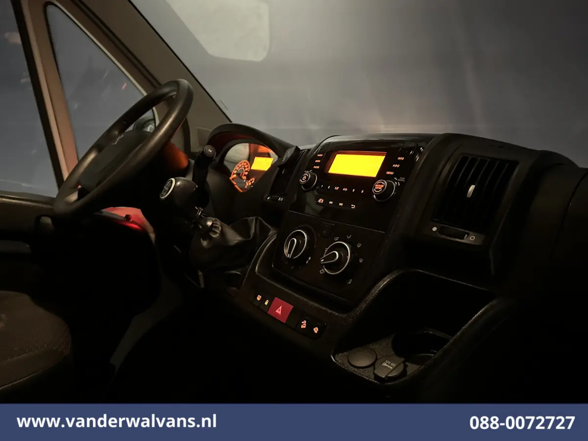 2.2 BlueHDi 141pk Bakwagen 435cm Lang Laadklep Euro6 Airco | 1085kg laadvermogen | Cruisecontrol Bijrijdersbank