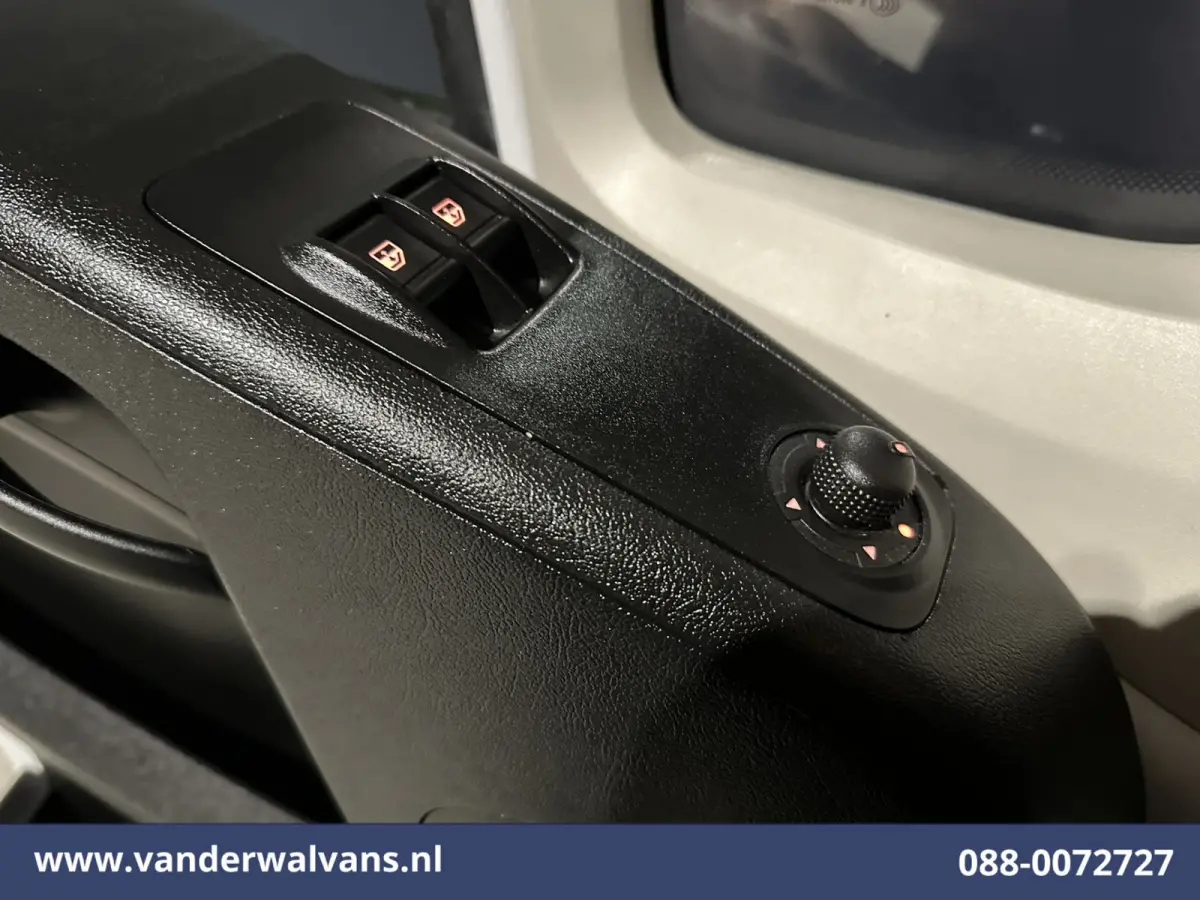2.2 BlueHDi 141pk Bakwagen 435cm Lang Laadklep Euro6 Airco | 1085kg laadvermogen | Cruisecontrol Bijrijdersbank