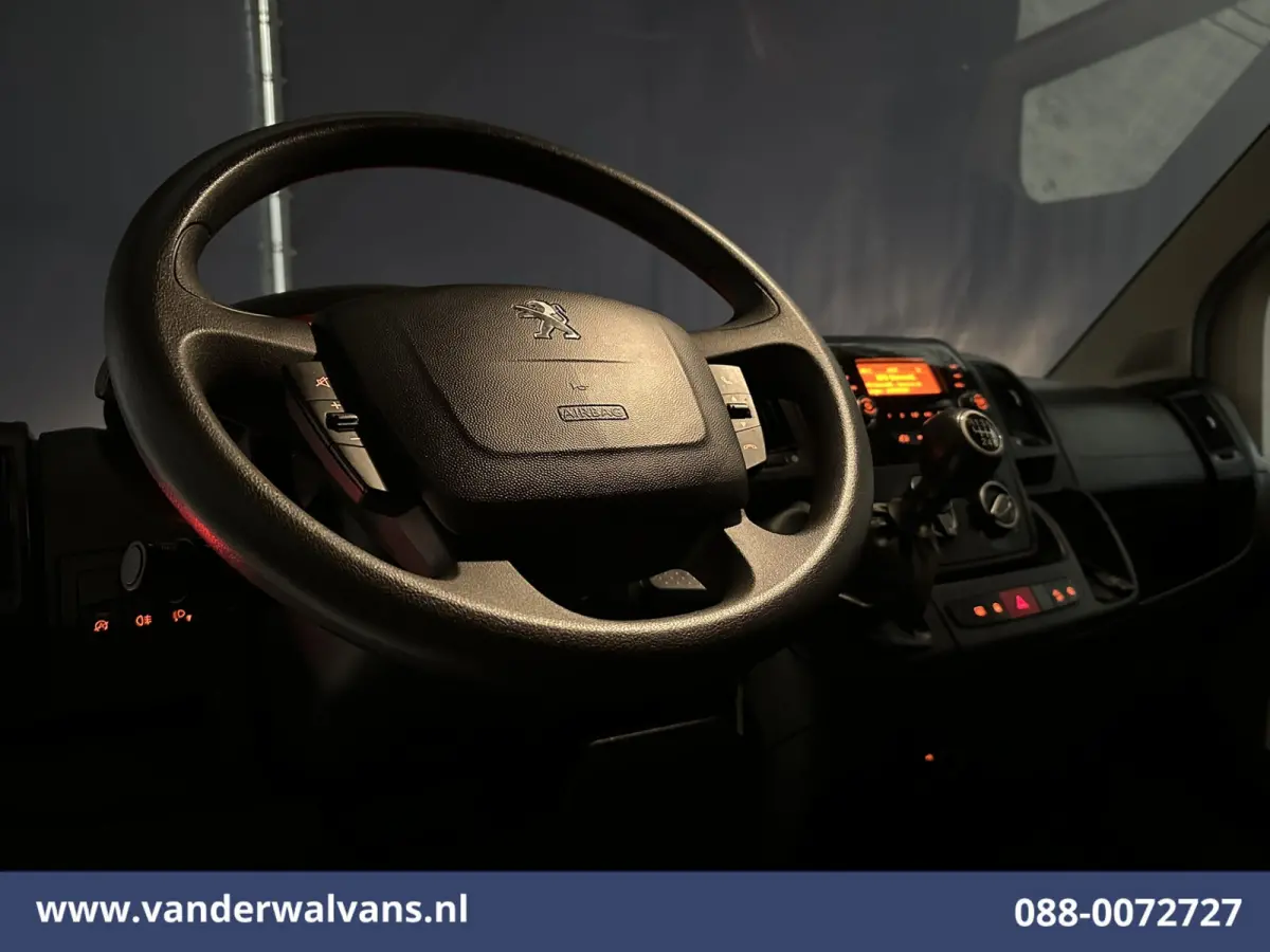 2.2 BlueHDi 141pk Bakwagen 435cm Lang Laadklep Euro6 Airco | 1085kg laadvermogen | Cruisecontrol Bijrijdersbank