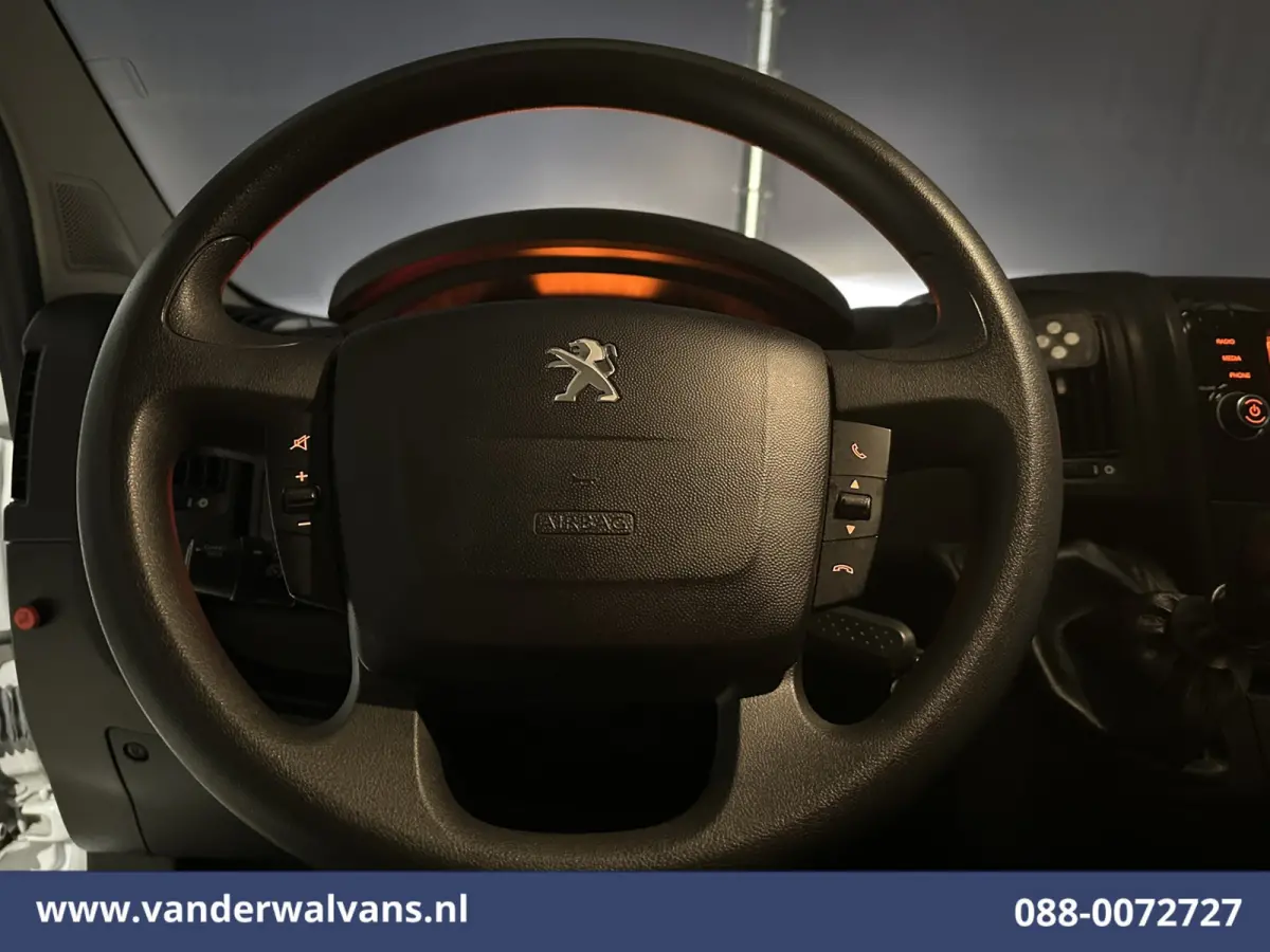 2.2 BlueHDi 141pk Bakwagen 435cm Lang Laadklep Euro6 Airco | 1085kg laadvermogen | Cruisecontrol Bijrijdersbank
