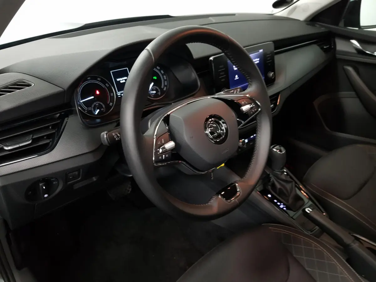 1.0 TSI 110pk DSG Dynamic Navigatie Lane Assist Adaptive Cruise Control Camera Stoelverwarming
