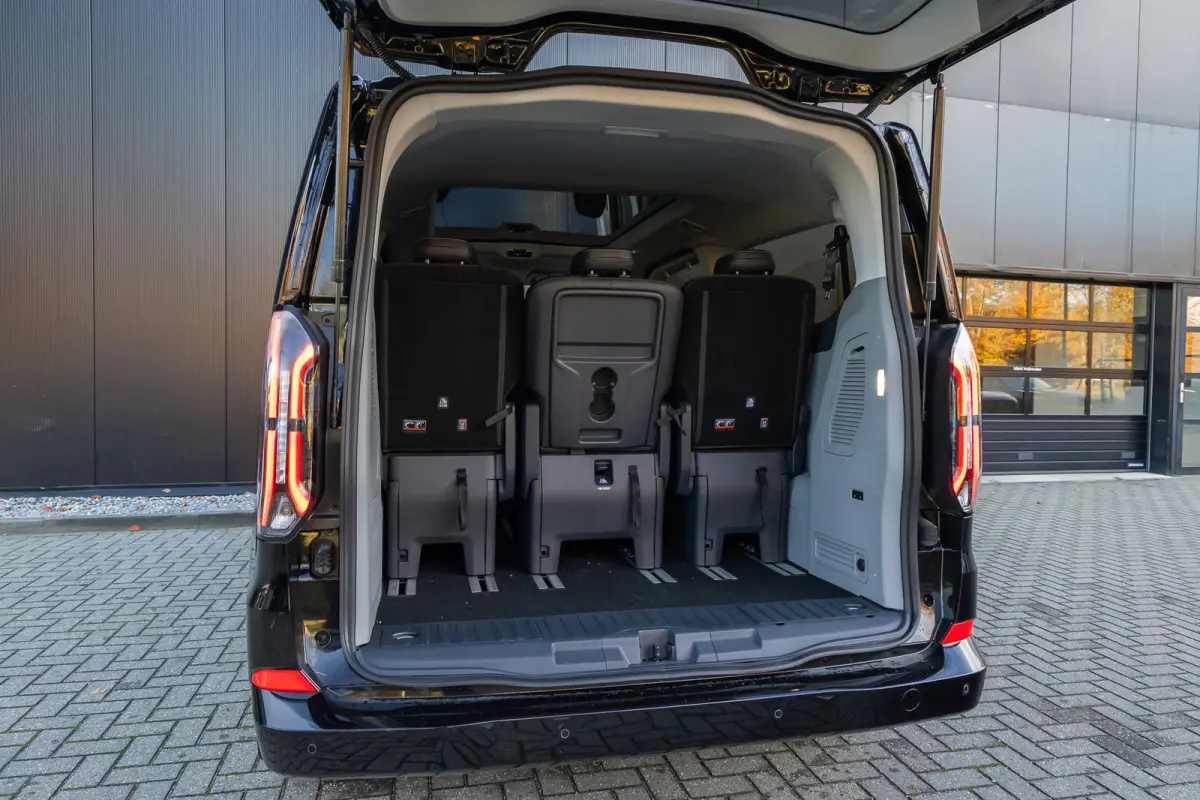 Tourneo Custom 340 2.5 PHEV L2H1 Titanium X | 360 Camera | Pano-dak | AGR-stoel | B&O audio | Wegklap Trekhaak| Dodehoek sensoren | Climate Control | Apple / Android Carplay