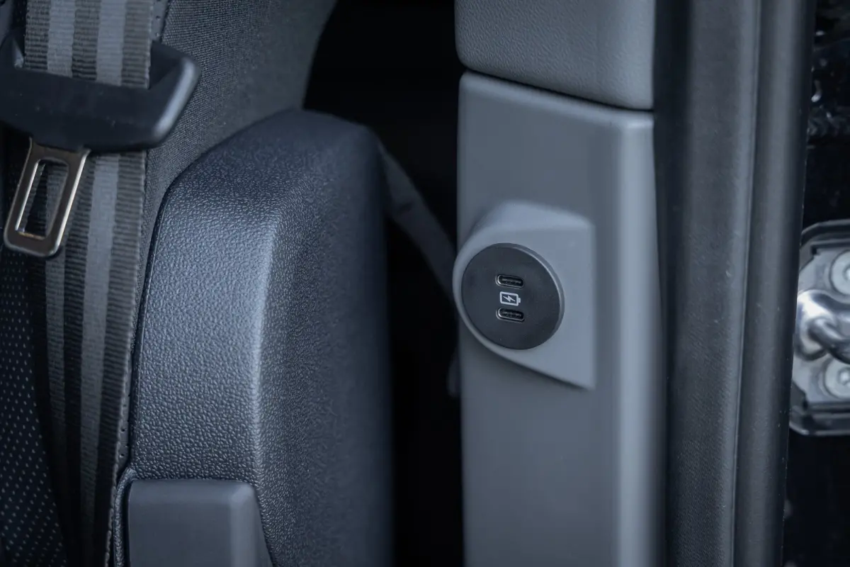 Tourneo Custom 340 2.5 PHEV L2H1 Titanium X | 360 Camera | Pano-dak | AGR-stoel | B&O audio | Wegklap Trekhaak| Dodehoek sensoren | Climate Control | Apple / Android Carplay