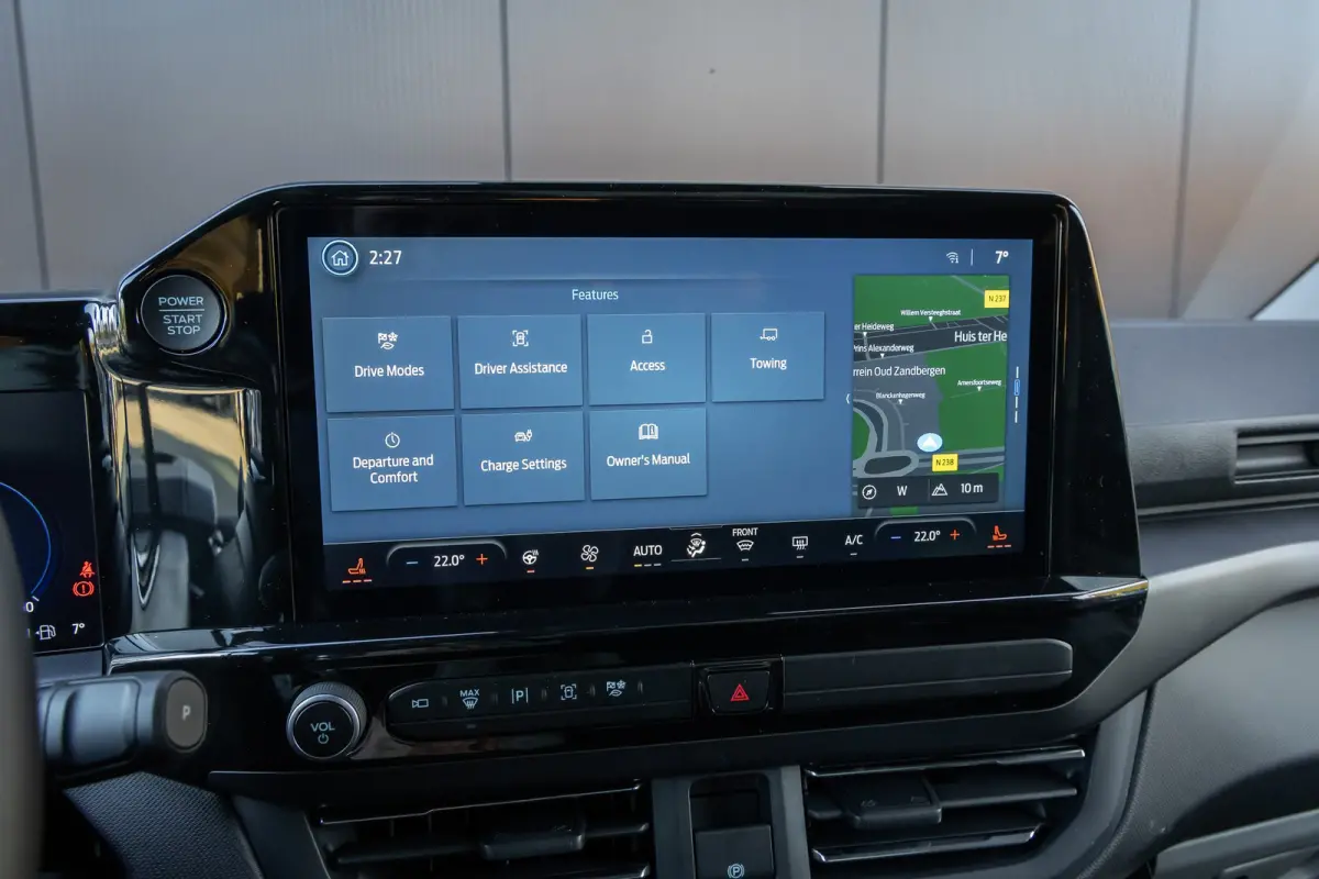 Tourneo Custom 340 2.5 PHEV L2H1 Titanium X | 360 Camera | Pano-dak | AGR-stoel | B&O audio | Wegklap Trekhaak| Dodehoek sensoren | Climate Control | Apple / Android Carplay