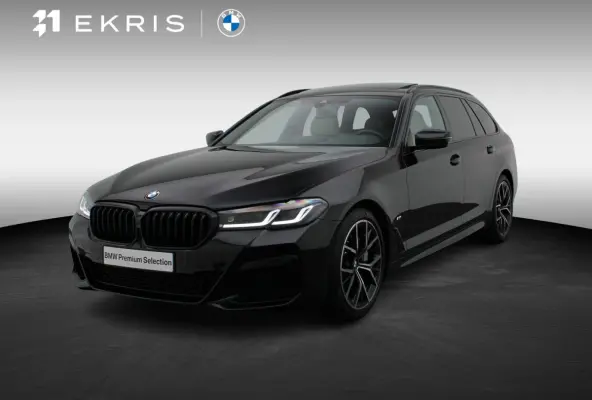 540i xDrive M Sportpakket | Comfortstoelen | Panoramadak | Achterruitrijcamera | 19"