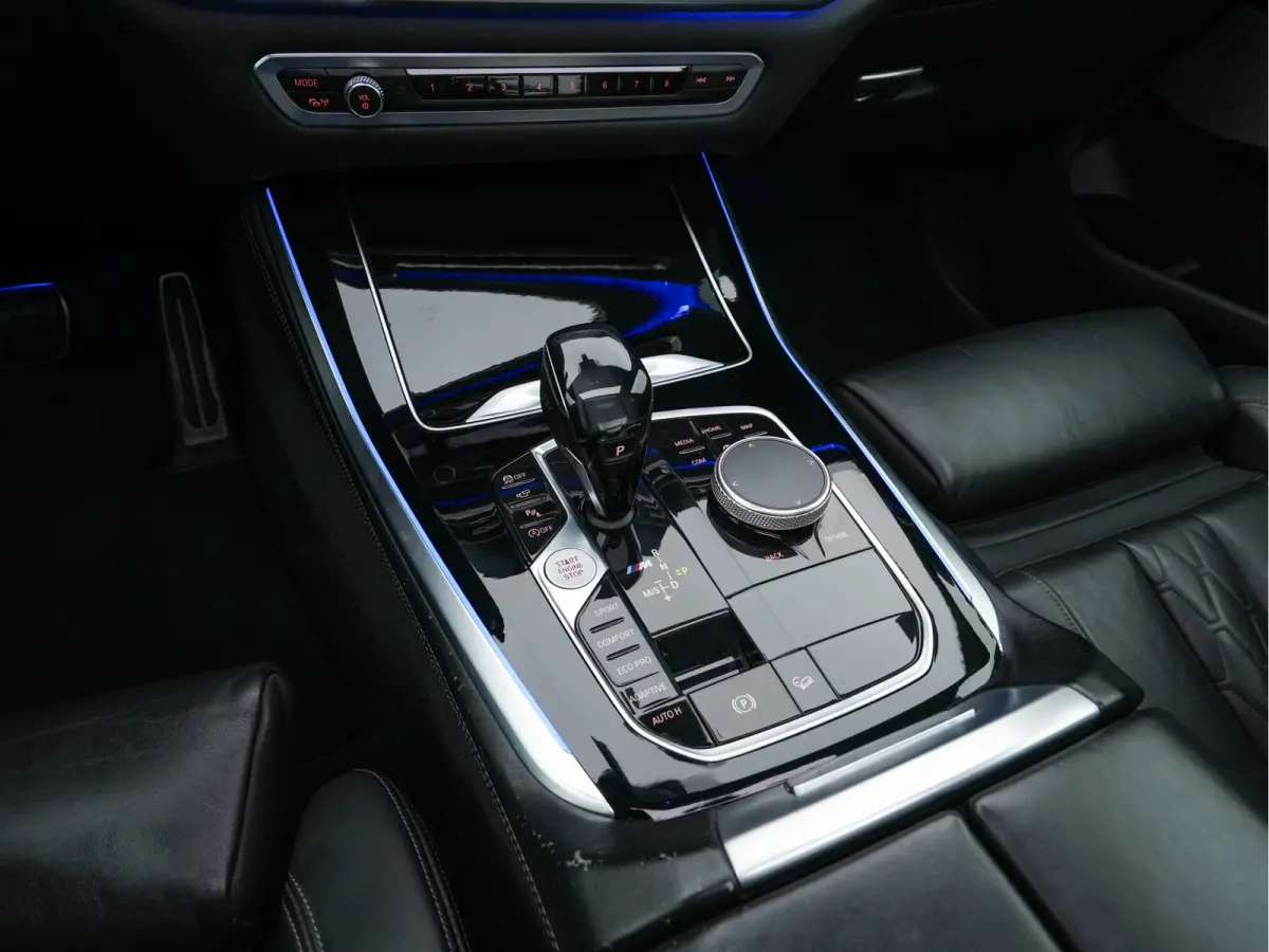 M50d M-Sport-Styling High Executive Aut. *PANO | HEAD-UP | LASER-LED | LEATHER | SOFT-CLOSE | ADAPTIVE-CRUISE | HARMAN/KARDON | BLIND-SPOT | MEMORY-PACK | TOP-VIEW | DIGI-COCKPIT | NAVI-FULL