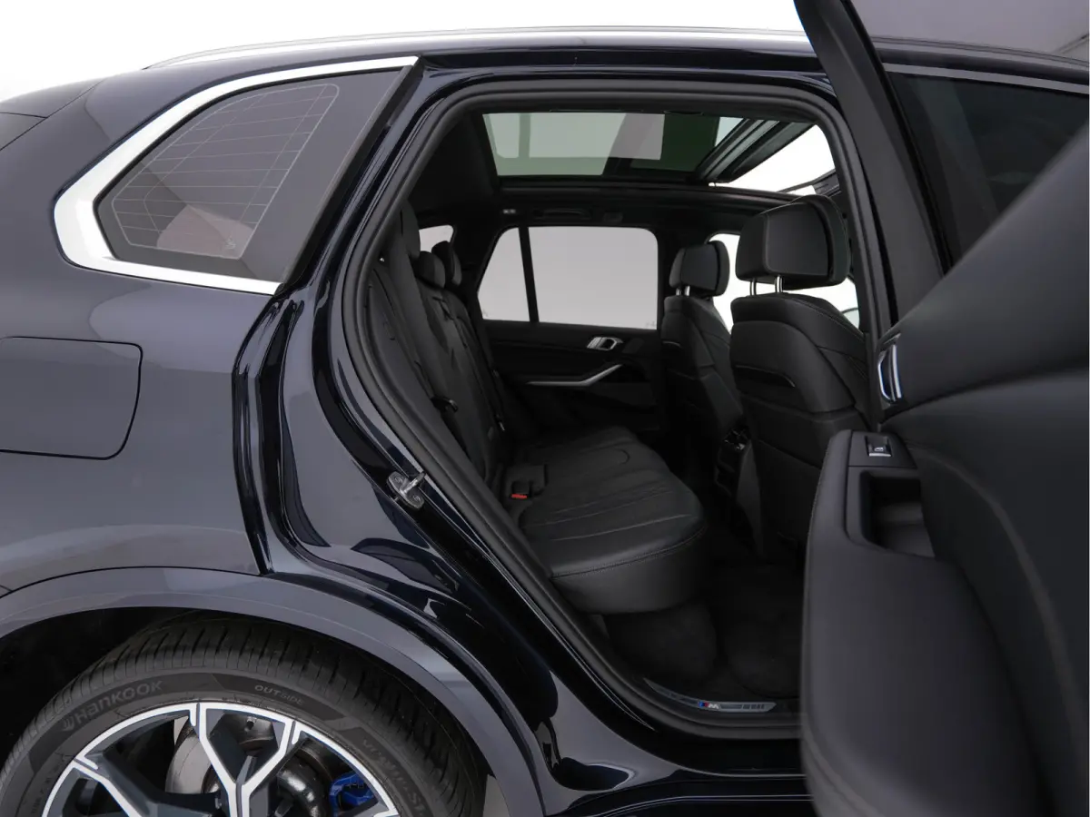 M50d M-Sport-Styling High Executive Aut. *PANO | HEAD-UP | LASER-LED | LEATHER | SOFT-CLOSE | ADAPTIVE-CRUISE | HARMAN/KARDON | BLIND-SPOT | MEMORY-PACK | TOP-VIEW | DIGI-COCKPIT | NAVI-FULL