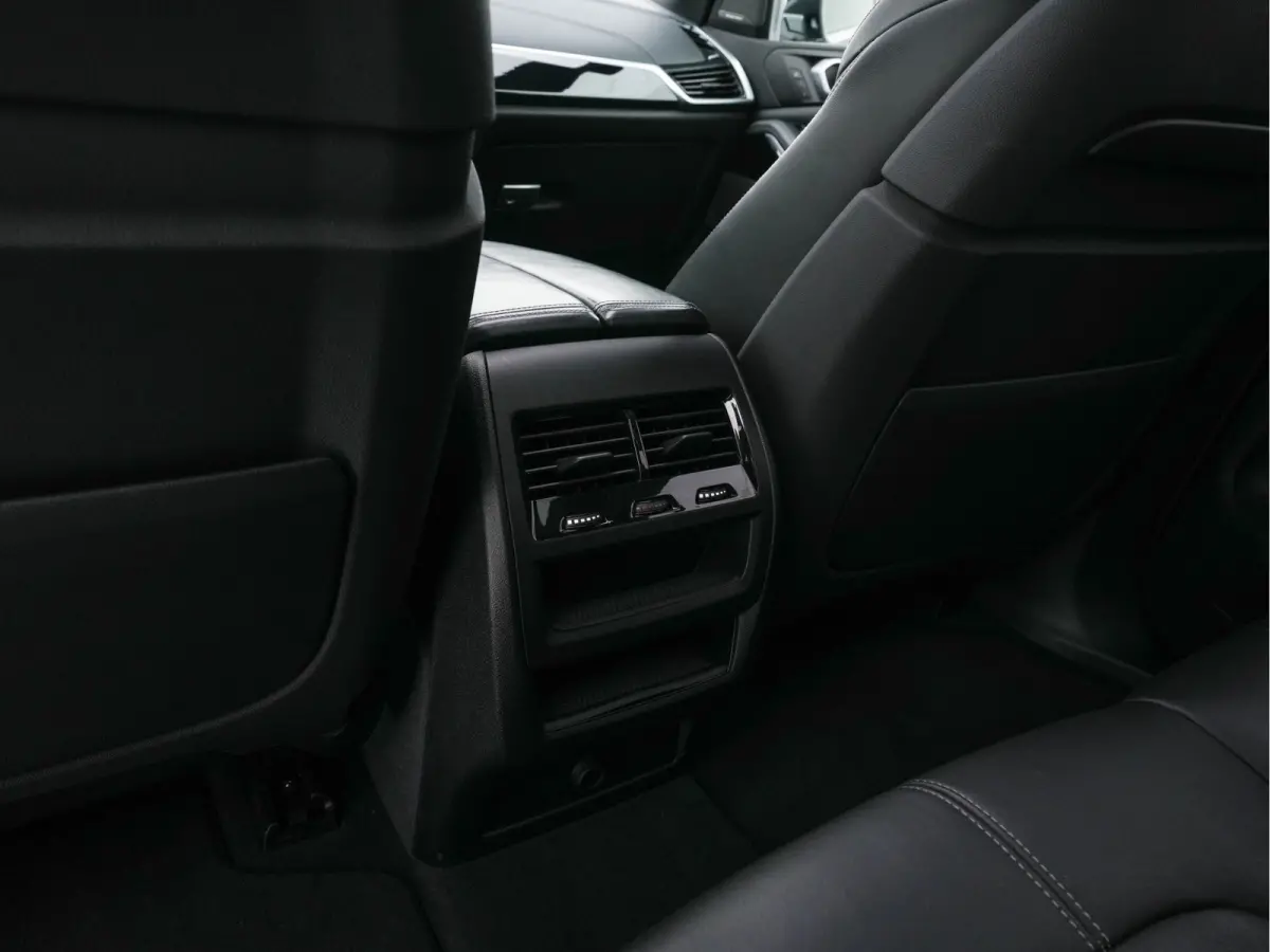 M50d M-Sport-Styling High Executive Aut. *PANO | HEAD-UP | LASER-LED | LEATHER | SOFT-CLOSE | ADAPTIVE-CRUISE | HARMAN/KARDON | BLIND-SPOT | MEMORY-PACK | TOP-VIEW | DIGI-COCKPIT | NAVI-FULL