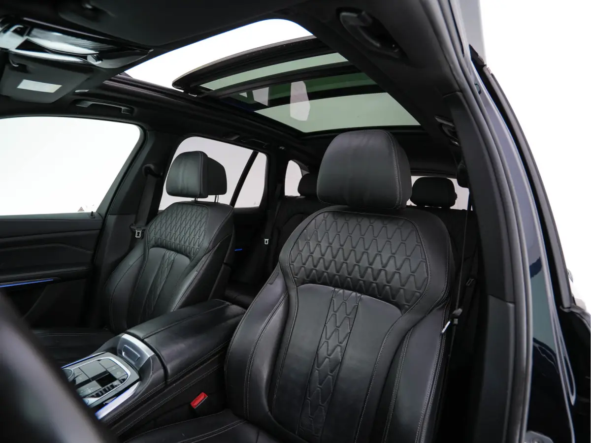 M50d M-Sport-Styling High Executive Aut. *PANO | HEAD-UP | LASER-LED | LEATHER | SOFT-CLOSE | ADAPTIVE-CRUISE | HARMAN/KARDON | BLIND-SPOT | MEMORY-PACK | TOP-VIEW | DIGI-COCKPIT | NAVI-FULL