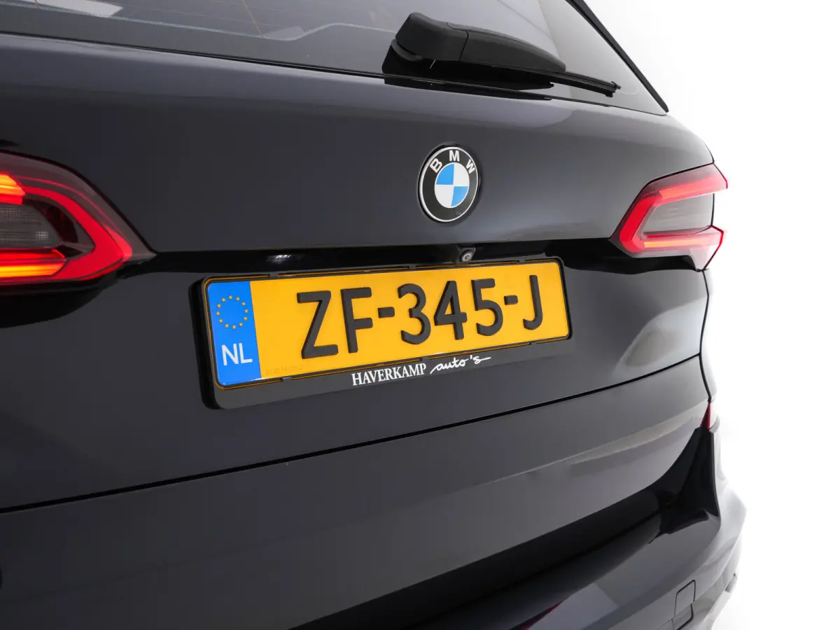 M50d M-Sport-Styling High Executive Aut. *PANO | HEAD-UP | LASER-LED | LEATHER | SOFT-CLOSE | ADAPTIVE-CRUISE | HARMAN/KARDON | BLIND-SPOT | MEMORY-PACK | TOP-VIEW | DIGI-COCKPIT | NAVI-FULL
