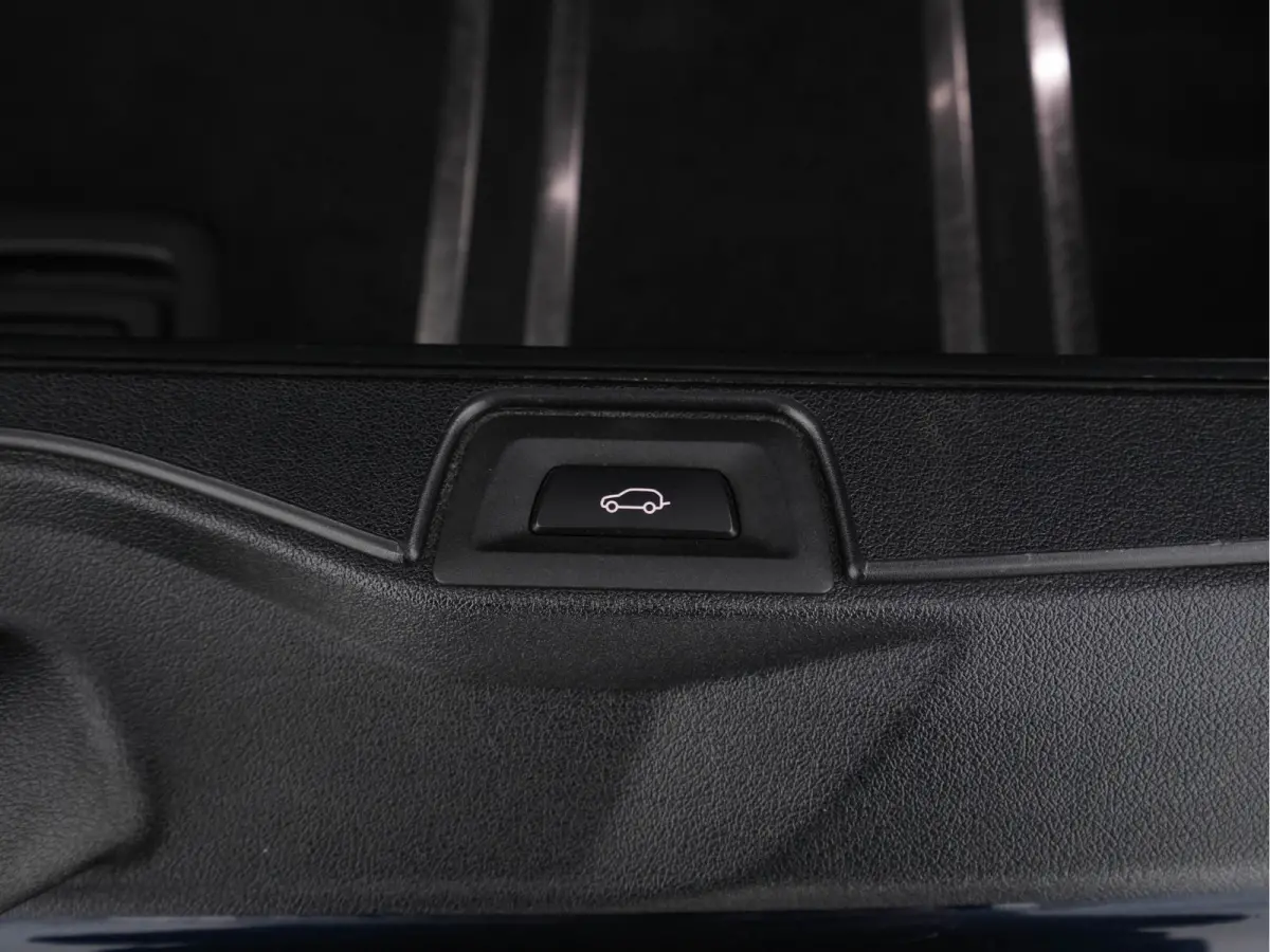 M50d M-Sport-Styling High Executive Aut. *PANO | HEAD-UP | LASER-LED | LEATHER | SOFT-CLOSE | ADAPTIVE-CRUISE | HARMAN/KARDON | BLIND-SPOT | MEMORY-PACK | TOP-VIEW | DIGI-COCKPIT | NAVI-FULL