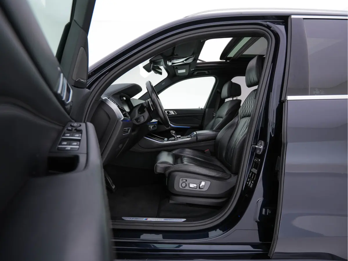 M50d M-Sport-Styling High Executive Aut. *PANO | HEAD-UP | LASER-LED | LEATHER | SOFT-CLOSE | ADAPTIVE-CRUISE | HARMAN/KARDON | BLIND-SPOT | MEMORY-PACK | TOP-VIEW | DIGI-COCKPIT | NAVI-FULL