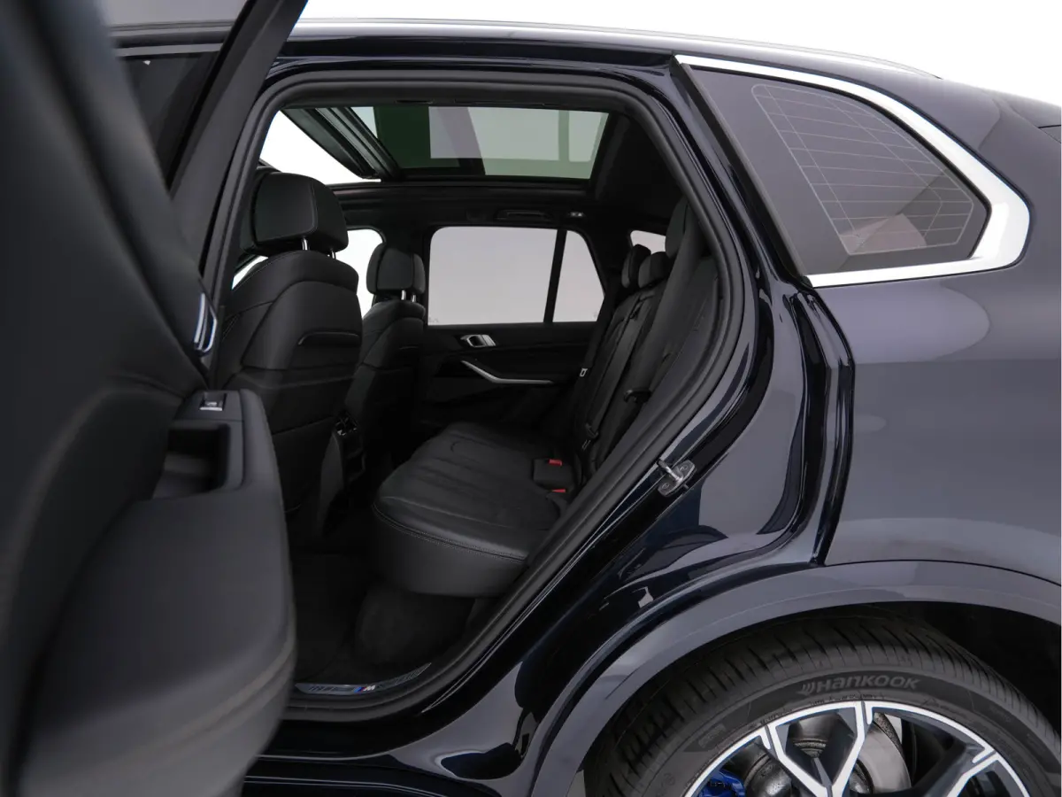 M50d M-Sport-Styling High Executive Aut. *PANO | HEAD-UP | LASER-LED | LEATHER | SOFT-CLOSE | ADAPTIVE-CRUISE | HARMAN/KARDON | BLIND-SPOT | MEMORY-PACK | TOP-VIEW | DIGI-COCKPIT | NAVI-FULL