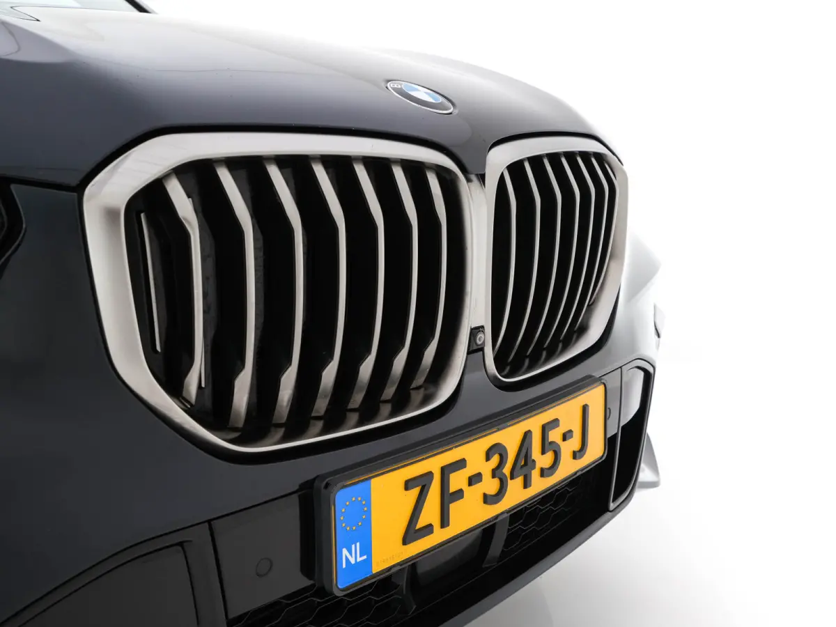 M50d M-Sport-Styling High Executive Aut. *PANO | HEAD-UP | LASER-LED | LEATHER | SOFT-CLOSE | ADAPTIVE-CRUISE | HARMAN/KARDON | BLIND-SPOT | MEMORY-PACK | TOP-VIEW | DIGI-COCKPIT | NAVI-FULL