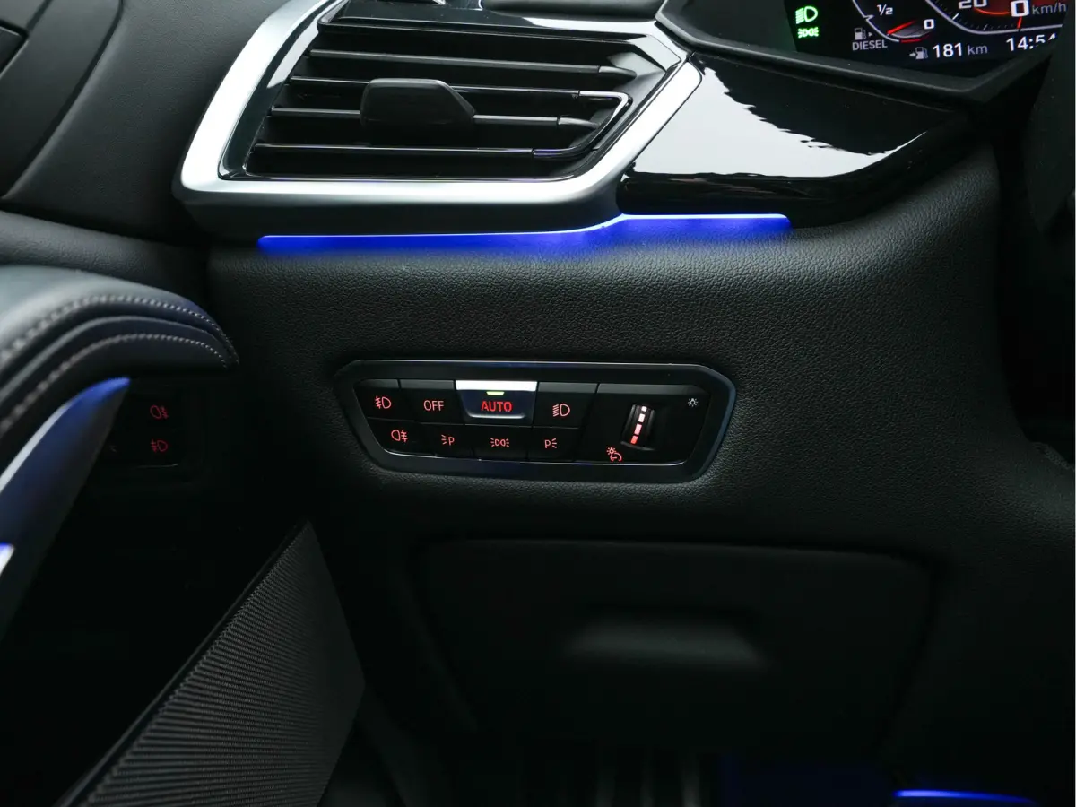 M50d M-Sport-Styling High Executive Aut. *PANO | HEAD-UP | LASER-LED | LEATHER | SOFT-CLOSE | ADAPTIVE-CRUISE | HARMAN/KARDON | BLIND-SPOT | MEMORY-PACK | TOP-VIEW | DIGI-COCKPIT | NAVI-FULL