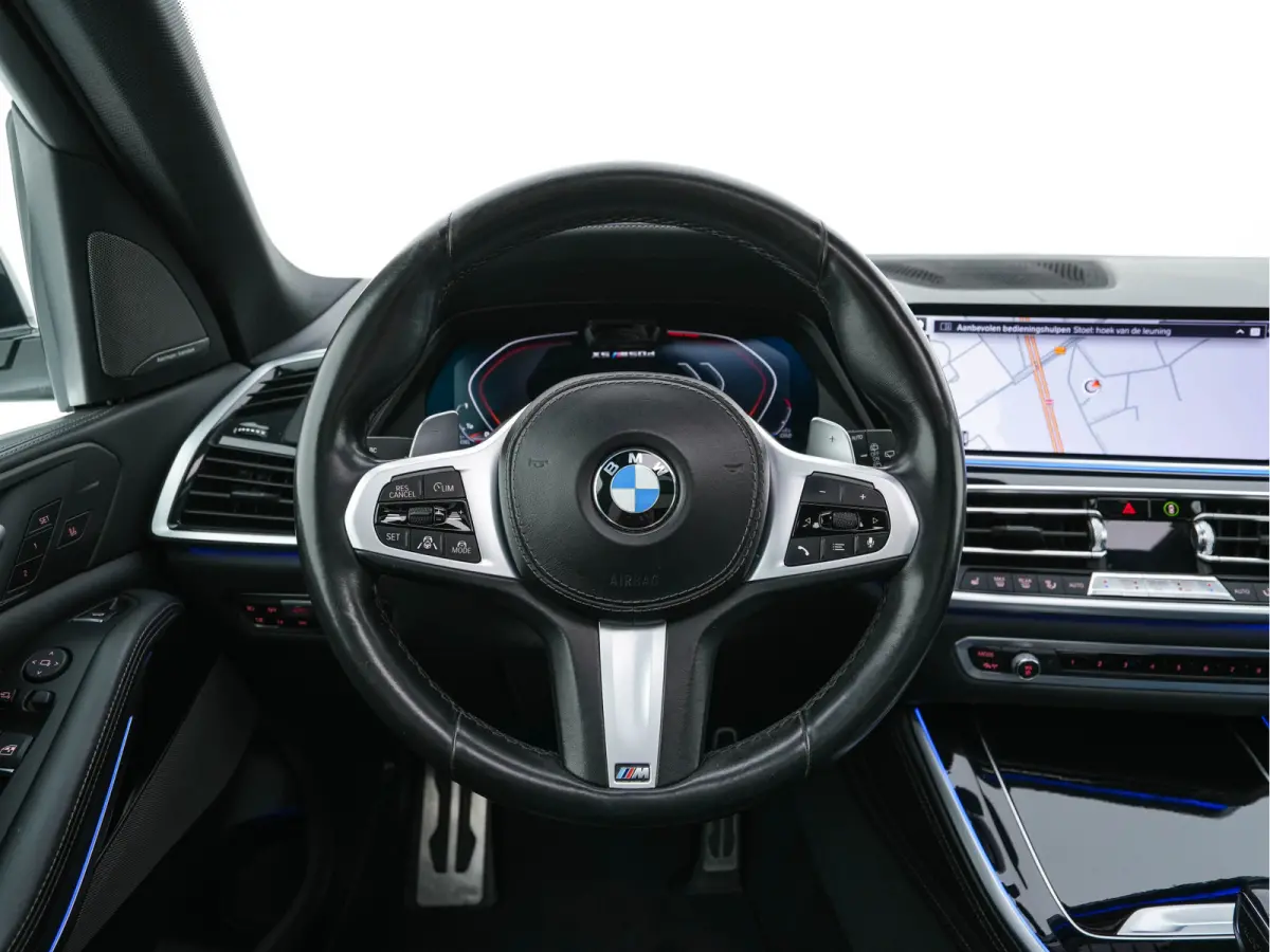 M50d M-Sport-Styling High Executive Aut. *PANO | HEAD-UP | LASER-LED | LEATHER | SOFT-CLOSE | ADAPTIVE-CRUISE | HARMAN/KARDON | BLIND-SPOT | MEMORY-PACK | TOP-VIEW | DIGI-COCKPIT | NAVI-FULL