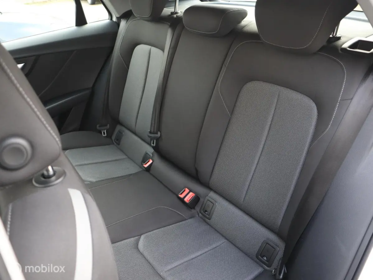 30 TFSI Sport Airco Cruise Navi PDC Parelmoer