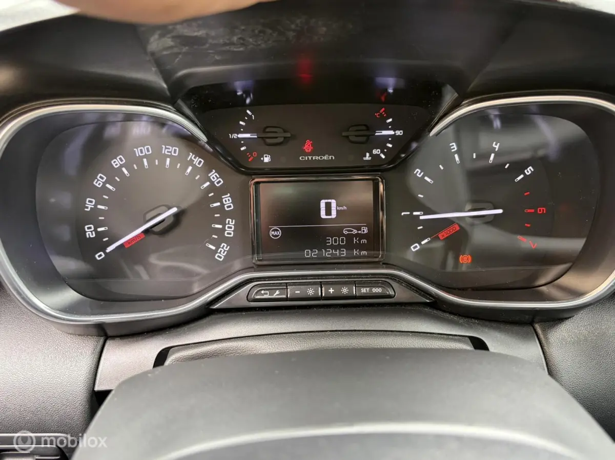 1.2 PureTech Plus FM NAV / 16" / Privacy glass / Carplay / 21.104 KM!!!
