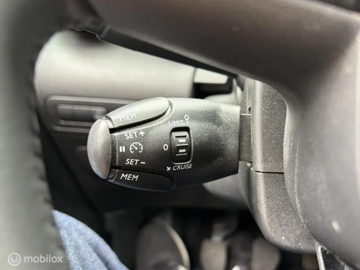 1.2 PureTech Plus FM NAV / 16" / Privacy glass / Carplay / 21.104 KM!!!