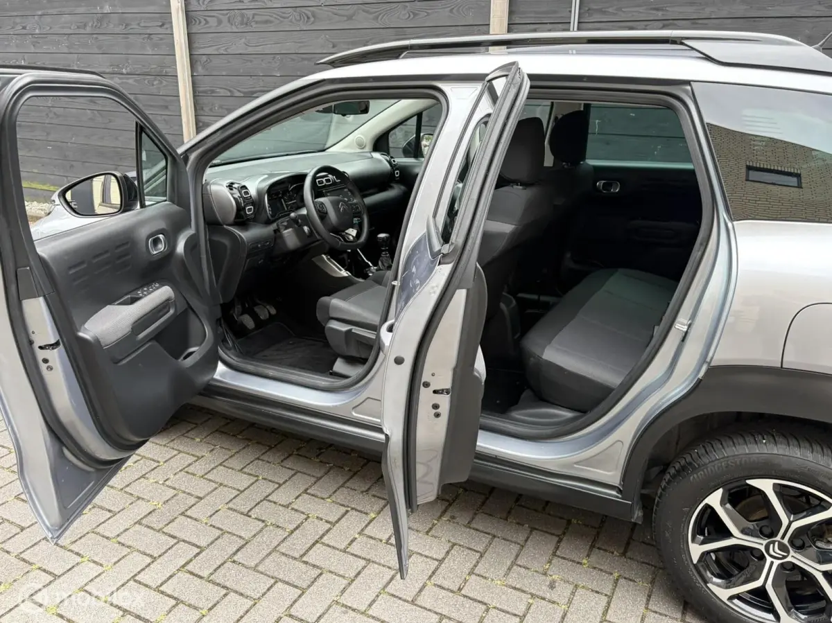 1.2 PureTech Plus FM NAV / 16" / Privacy glass / Carplay / 21.104 KM!!!