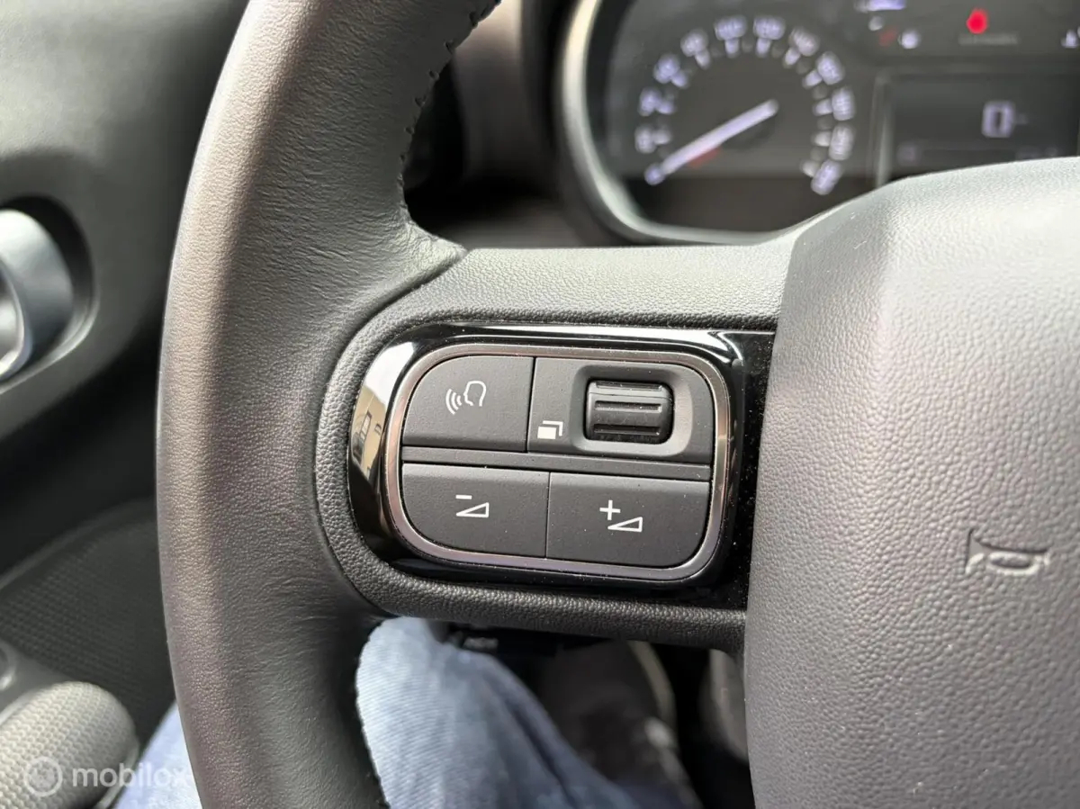 1.2 PureTech Plus FM NAV / 16" / Privacy glass / Carplay / 21.104 KM!!!