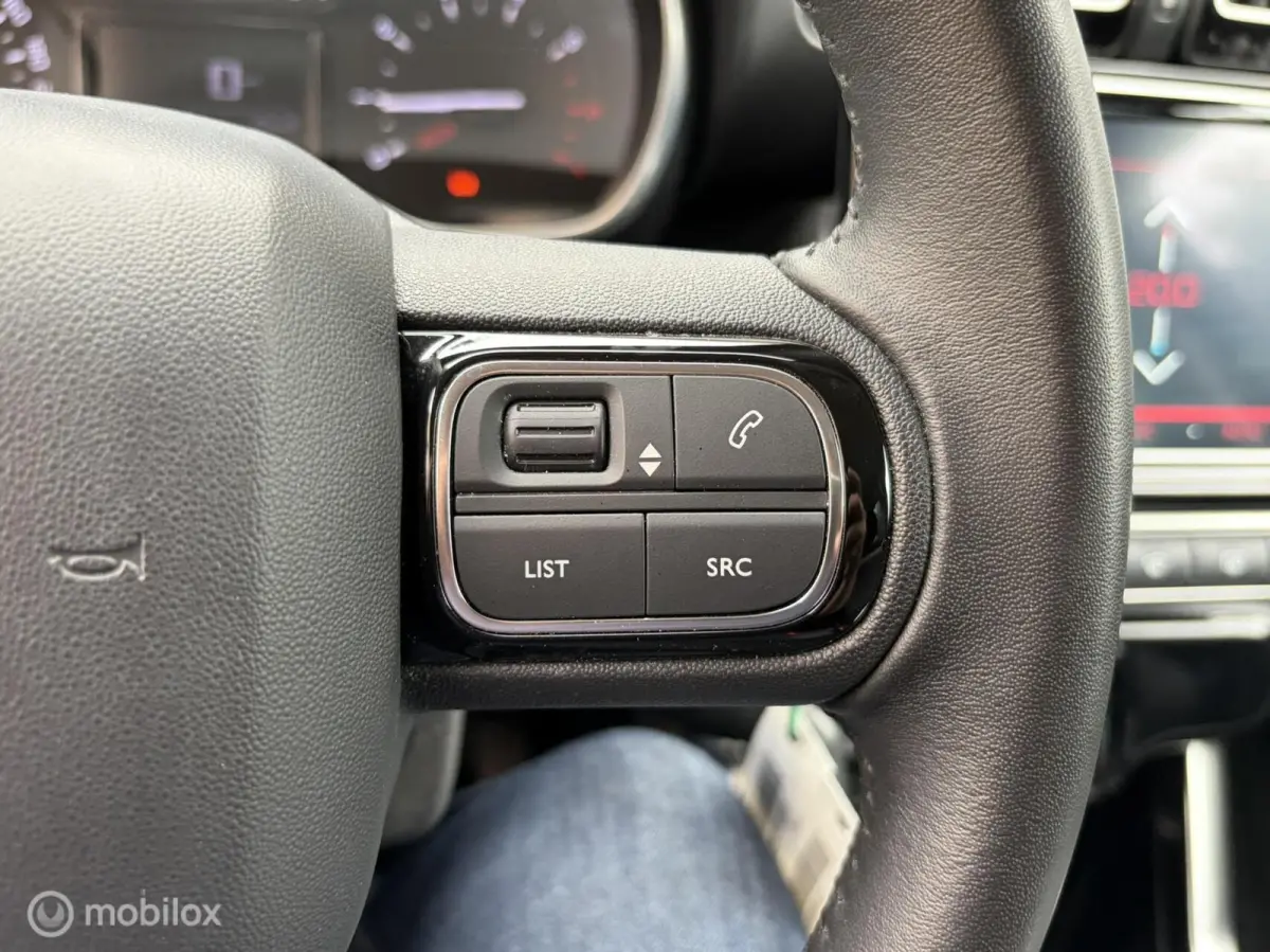 1.2 PureTech Plus FM NAV / 16" / Privacy glass / Carplay / 21.104 KM!!!