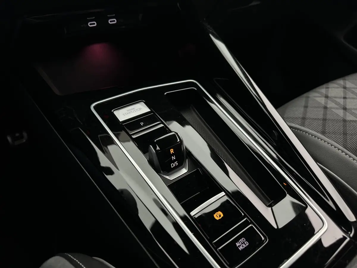 1.5 eTSI R-Line Dodehoek herkenning | Camera | Virtual display | Keyless entry
