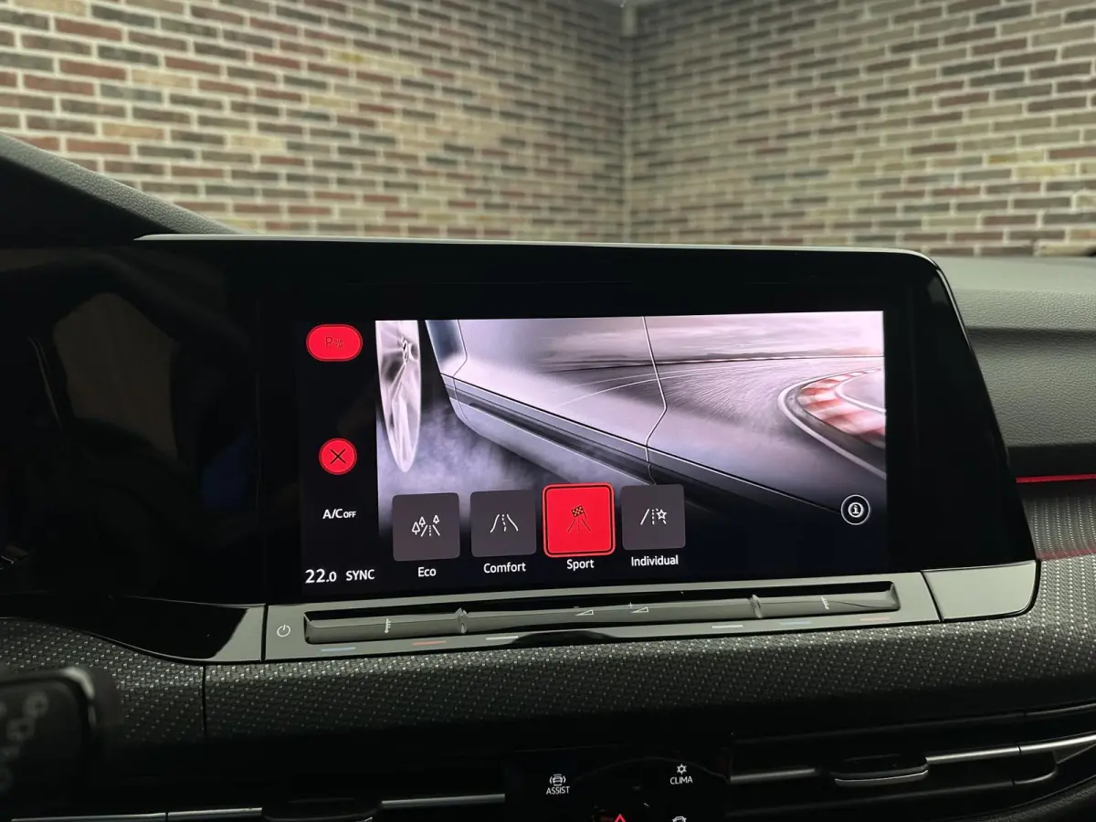 1.5 eTSI R-Line Dodehoek herkenning | Camera | Virtual display | Keyless entry