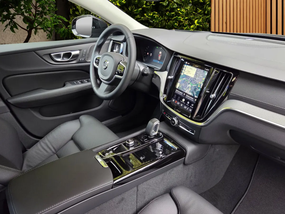2.0 T8 Plug-in hybrid AWD Ultra Dark Polestar Engineered Optimisation | Harman/Kardon | 360 Cam | Pano | HUD | Pilot Assist