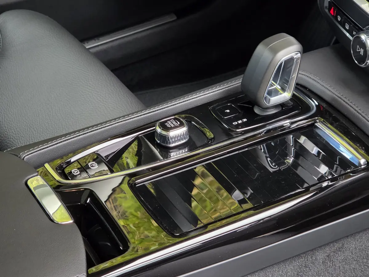 2.0 T8 Plug-in hybrid AWD Ultra Dark Polestar Engineered Optimisation | Harman/Kardon | 360 Cam | Pano | HUD | Pilot Assist