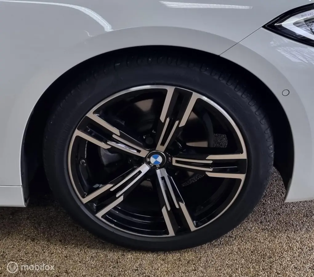 420i High Executive M-Sport HUD