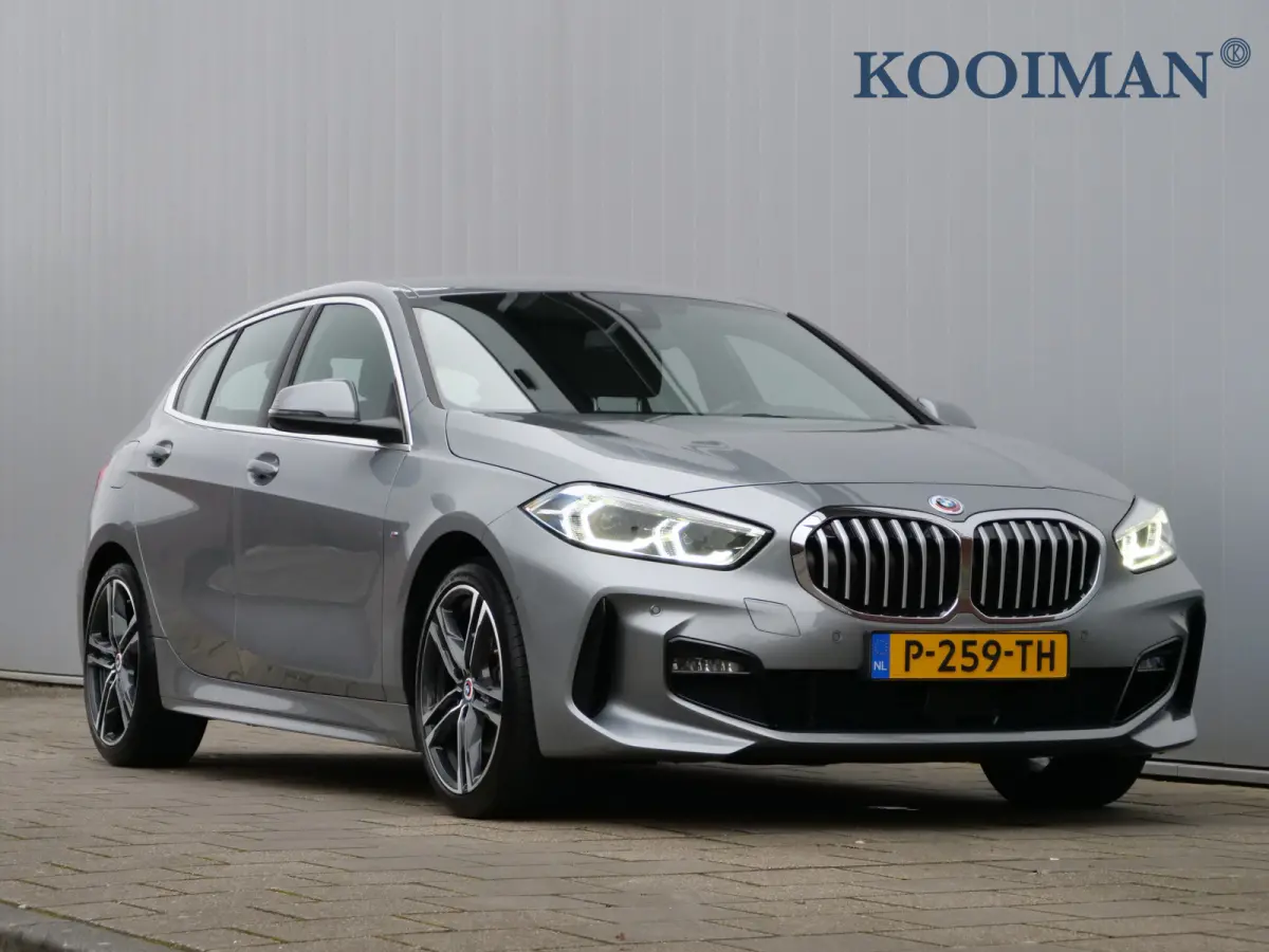 116i Business Edition Plus 109 Pk DAB / Leer / Apple Carplay / Camera