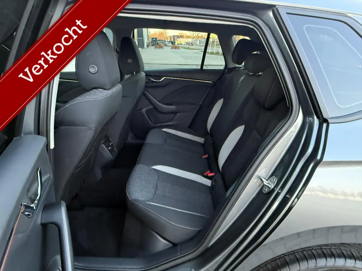 1.0 TSI Sport Busines/Digital dashboard/Navi/Camera/Automaat