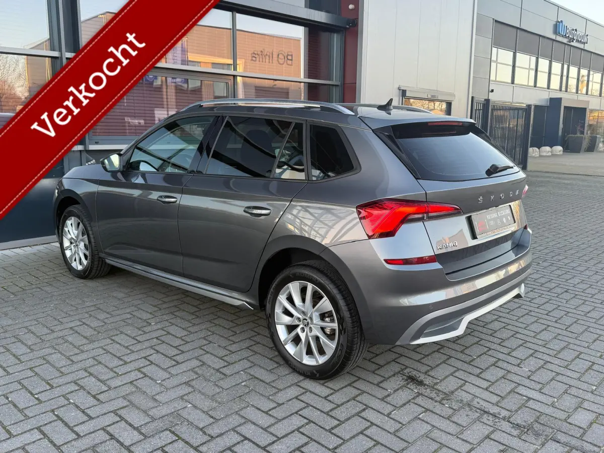 1.0 TSI Sport Busines/Digital dashboard/Navi/Camera/Automaat
