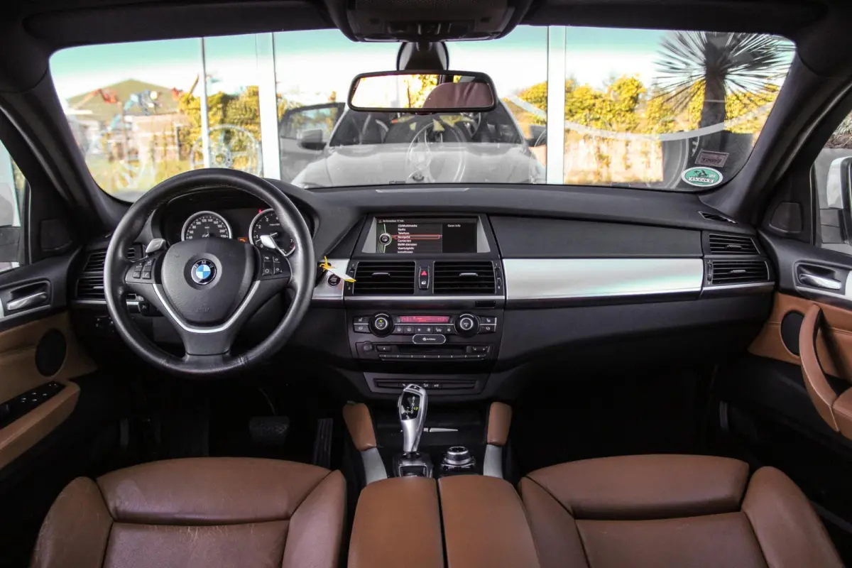 xDrive35i E71 High Executive | 306 pk | 20 inch | Dakraam | Stoelverwarming | Comfortstoelen | Memory | Xenon | Hifi audio | PDC | Navi | Cruise control | Schakelpaddles