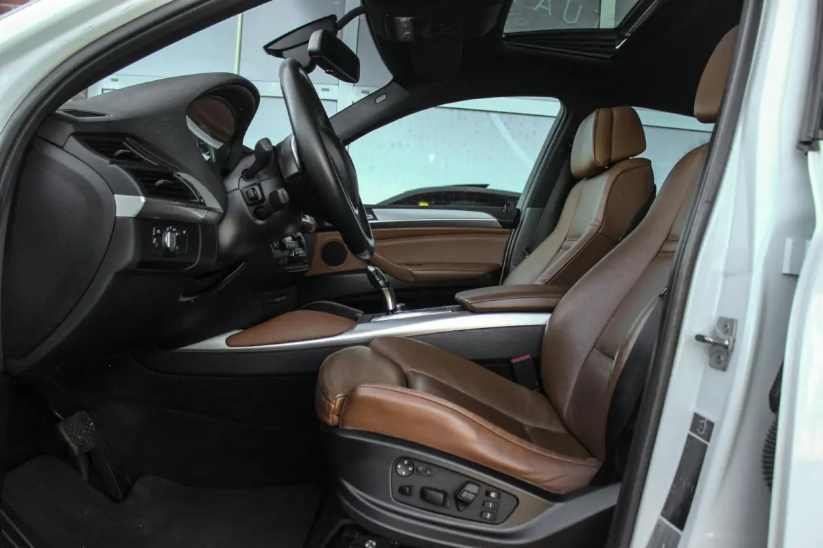 xDrive35i E71 High Executive | 306 pk | 20 inch | Dakraam | Stoelverwarming | Comfortstoelen | Memory | Xenon | Hifi audio | PDC | Navi | Cruise control | Schakelpaddles