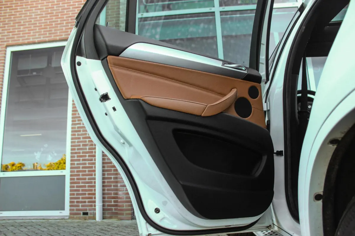 xDrive35i E71 High Executive | 306 pk | 20 inch | Dakraam | Stoelverwarming | Comfortstoelen | Memory | Xenon | Hifi audio | PDC | Navi | Cruise control | Schakelpaddles