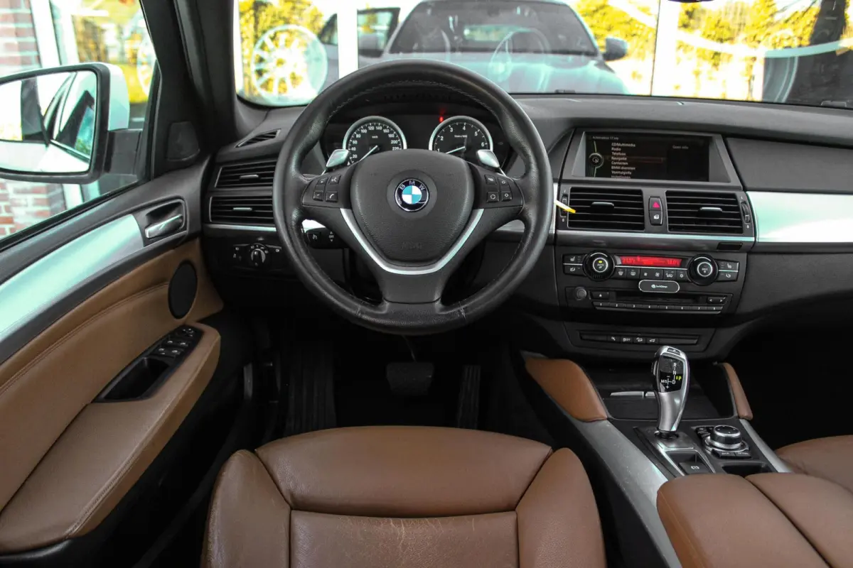 xDrive35i E71 High Executive | 306 pk | 20 inch | Dakraam | Stoelverwarming | Comfortstoelen | Memory | Xenon | Hifi audio | PDC | Navi | Cruise control | Schakelpaddles
